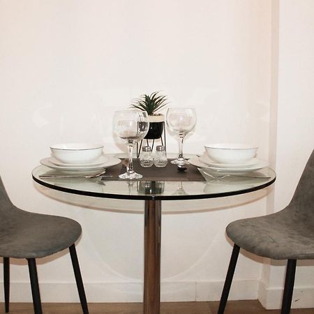 Modern Luxury Serviced Duplex Apartments By Repose- 150 Metro Court, West Bromwich Zewnętrze zdjęcie