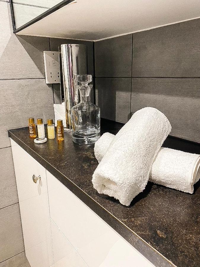 Modern Luxury Serviced Duplex Apartments By Repose- 150 Metro Court, West Bromwich Zewnętrze zdjęcie