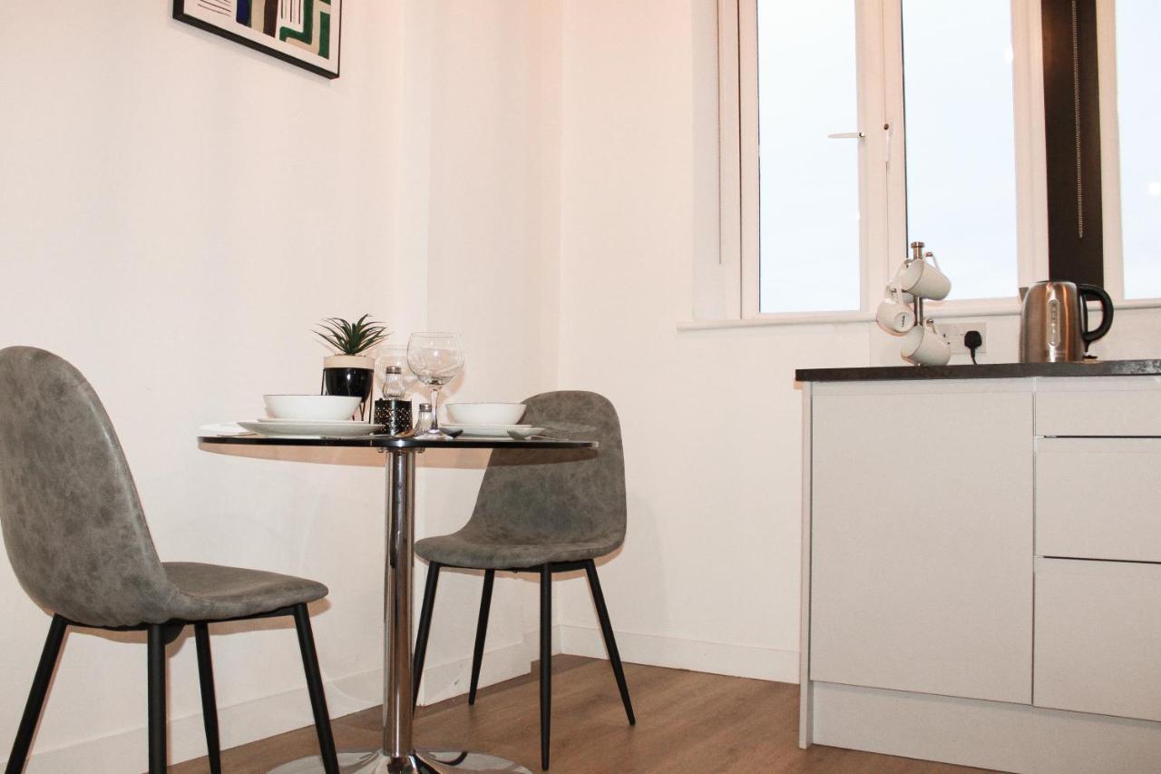 Modern Luxury Serviced Duplex Apartments By Repose- 150 Metro Court, West Bromwich Zewnętrze zdjęcie